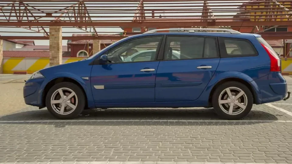 Renault Megane Синяк 4