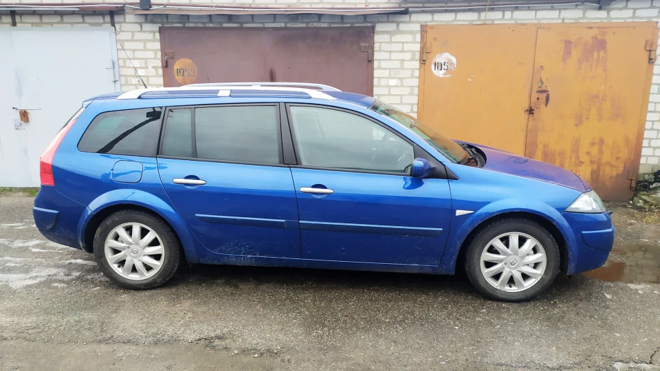 Renault Megane синій металік 1,6 бенз