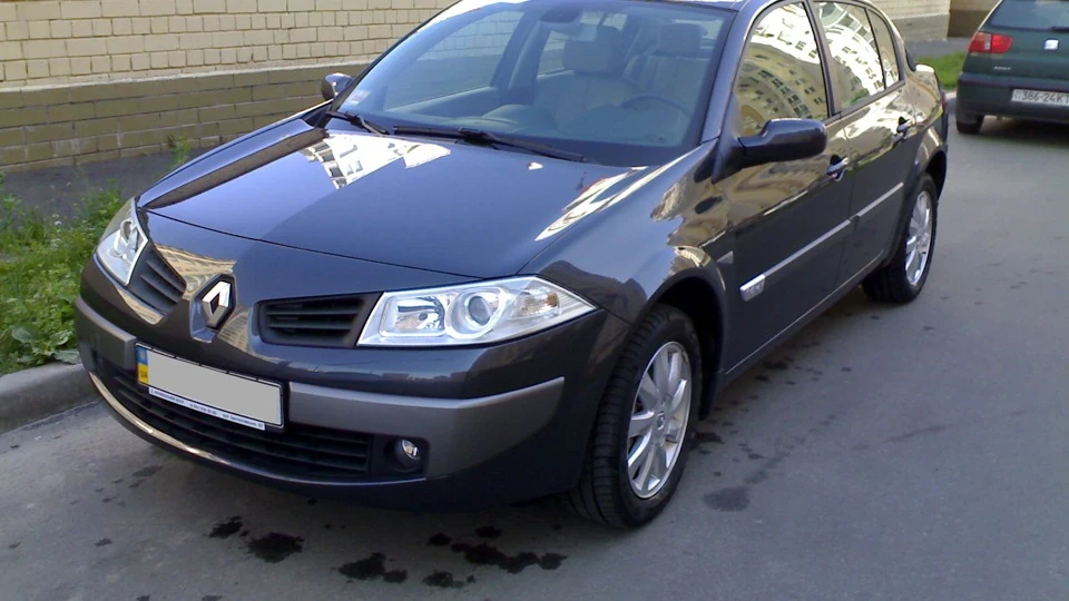 Renault Megane Темно-сірий; 1,6л 2