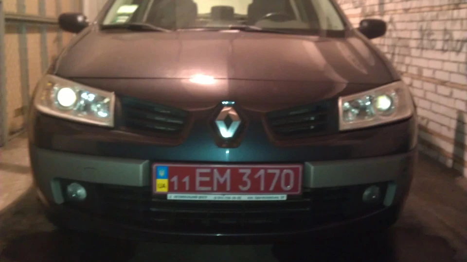Renault Megane Темно-сірий; 1,6л 4
