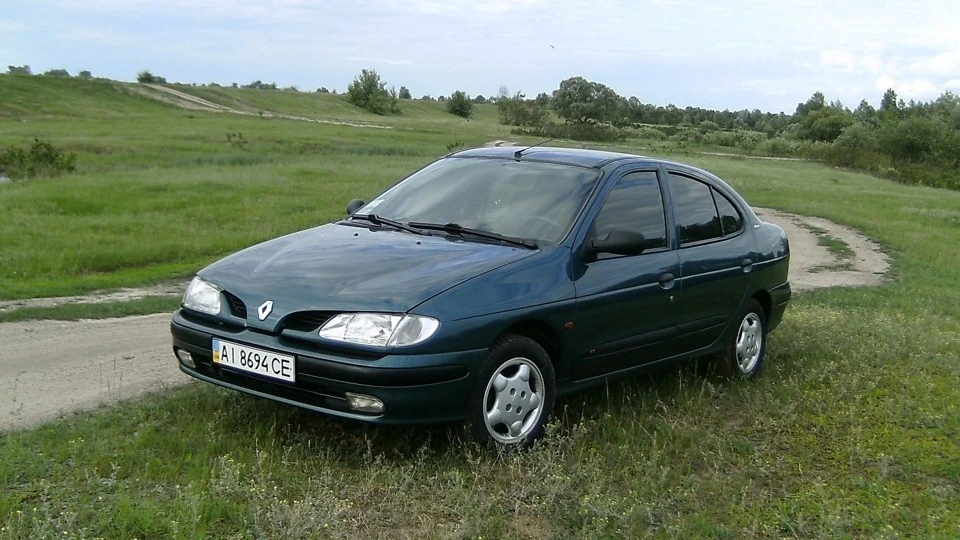 Renault Megane Темно-зелений металік 2