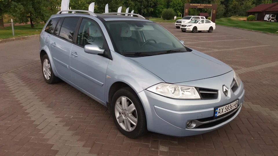 Renault Megane чи то сірий, чи синій 2