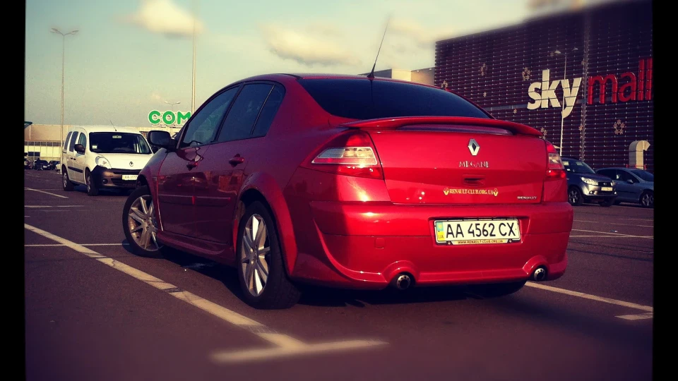 Renault Megane вишневий фетиш 4