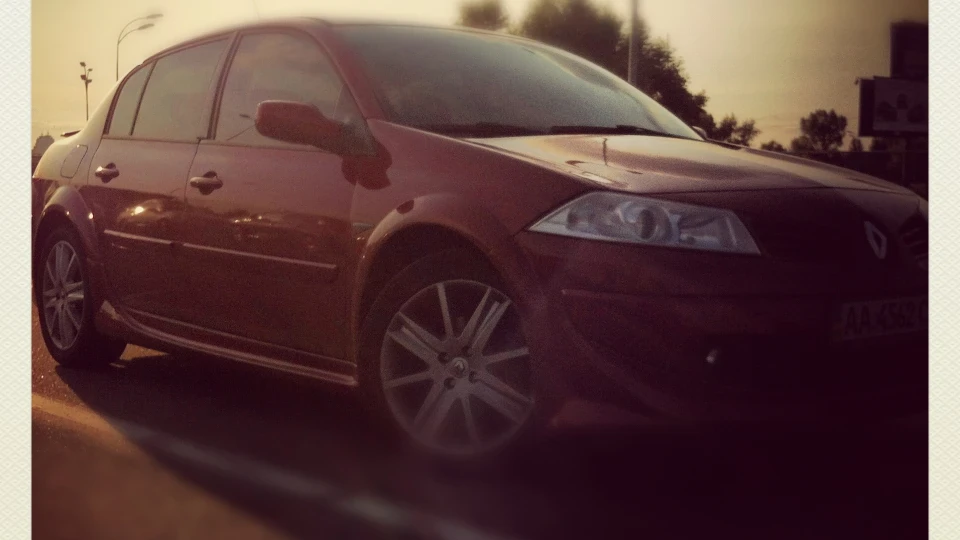 Renault Megane вишневий фетиш 5