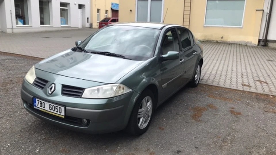 Renault Megane Зелений АкуленоК 3