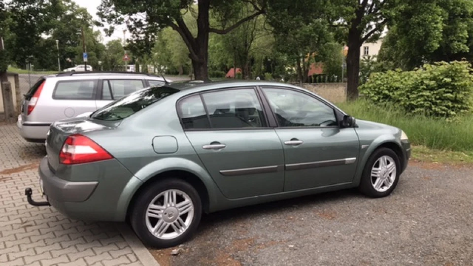 Renault Megane Зелений АкуленоК 4