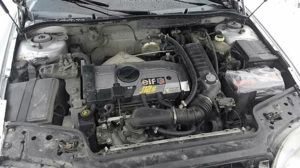 Renault Safrane срібний серфер 5