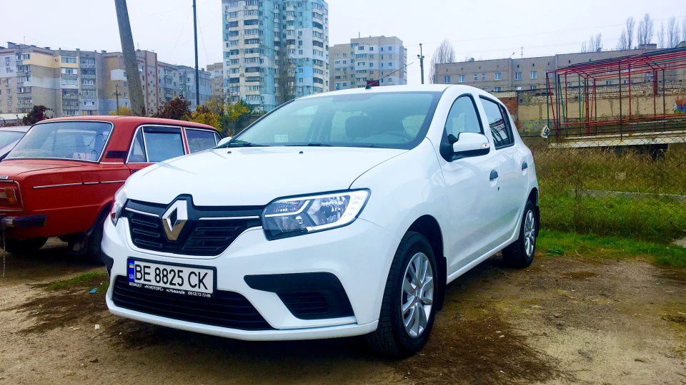 Renault Sandero Біла Ракета