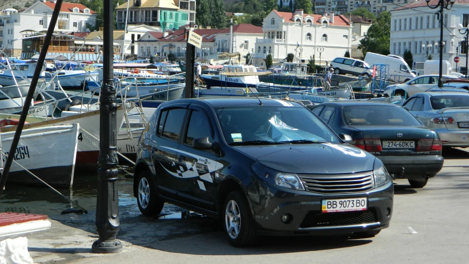 Renault Sandero sombre 2