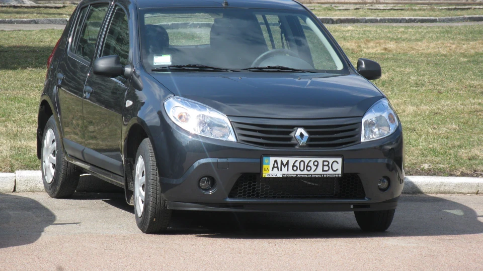 Renault Sandero середня комплектація 2