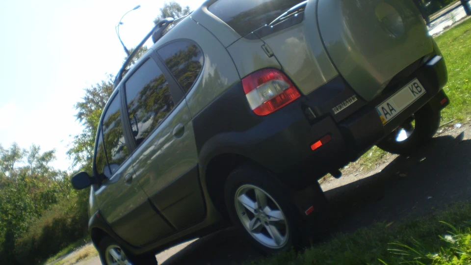 Renault Scenic RX4 3