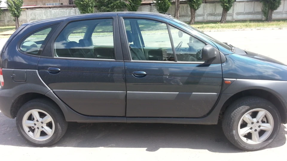 Renault Scenic RX4 3