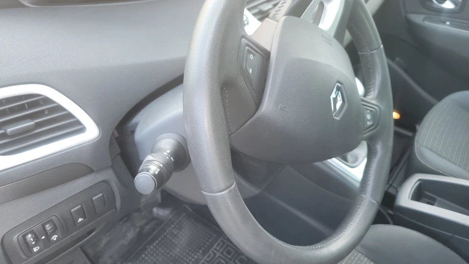 Renault Scenic 1.5 dci edc 5