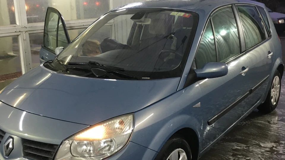 Renault Scenic 1.6 MT Emotion