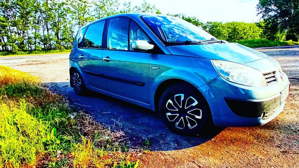 Renault Scenic 1.6 MT Emotion 4