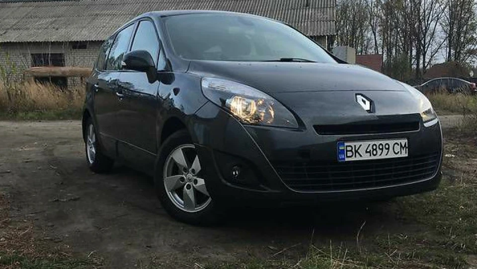 Renault Scenic 1.9 dci мокрий асфальт