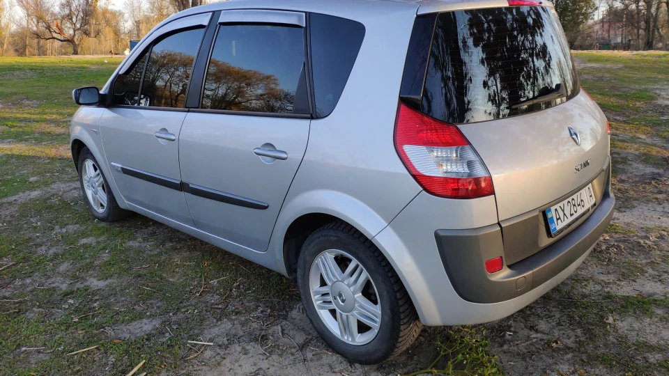 Renault Scenic 2.0 срібло