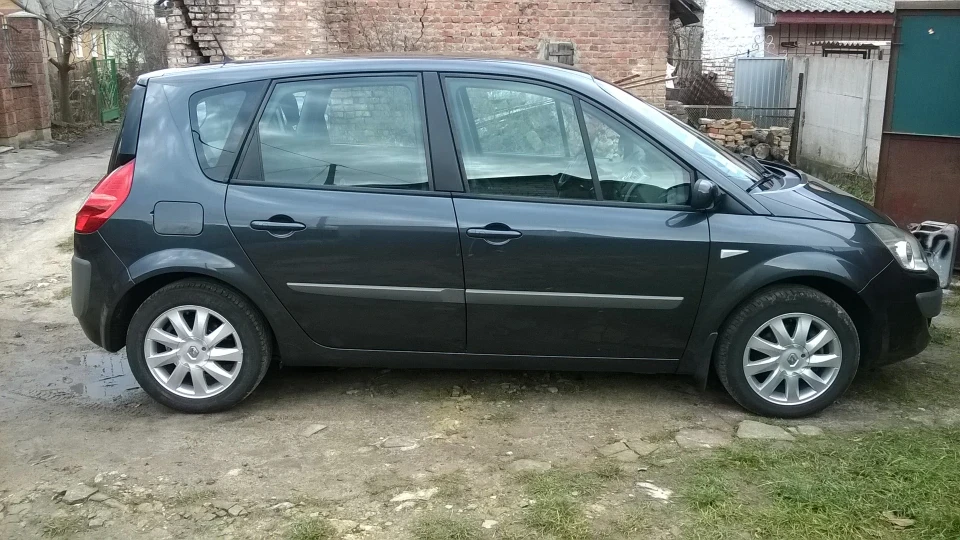 Renault Scenic ARTIST 1.5 dci 4