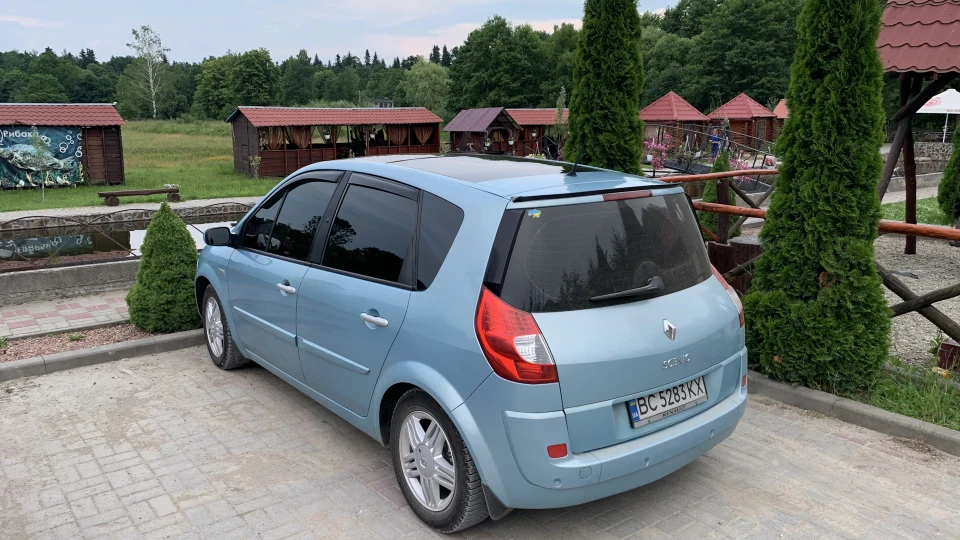 Renault Scenic дволітровий лайнер 2