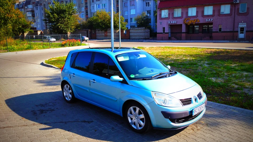 Renault Scenic дволітровий лайнер 3