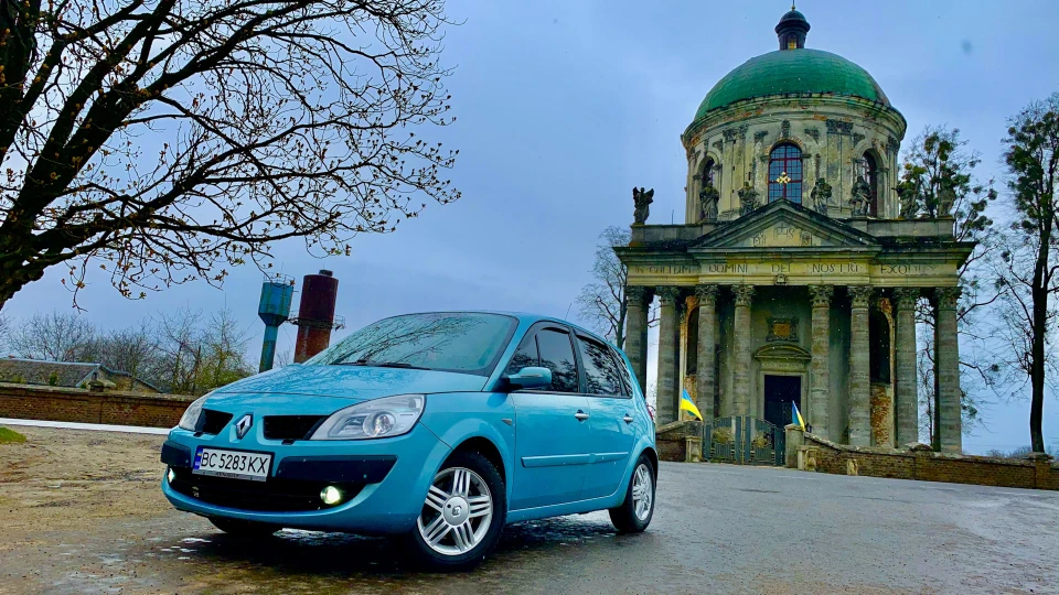 Renault Scenic дволітровий лайнер 4
