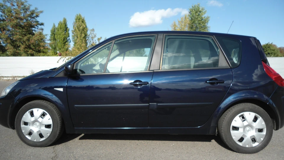 Renault Scenic Frau blau