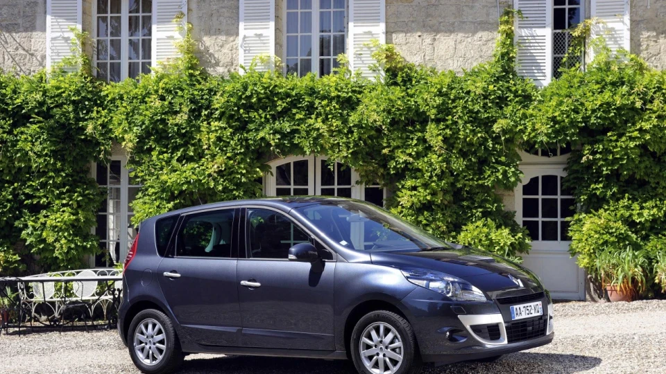 Renault Scenic темно-вишневий металік