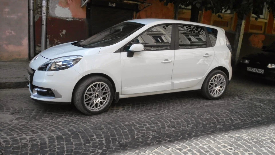 Renault Scenic унікальний автомобіль 5