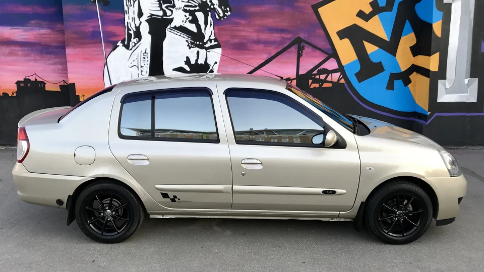 Renault Symbol Champagne 5