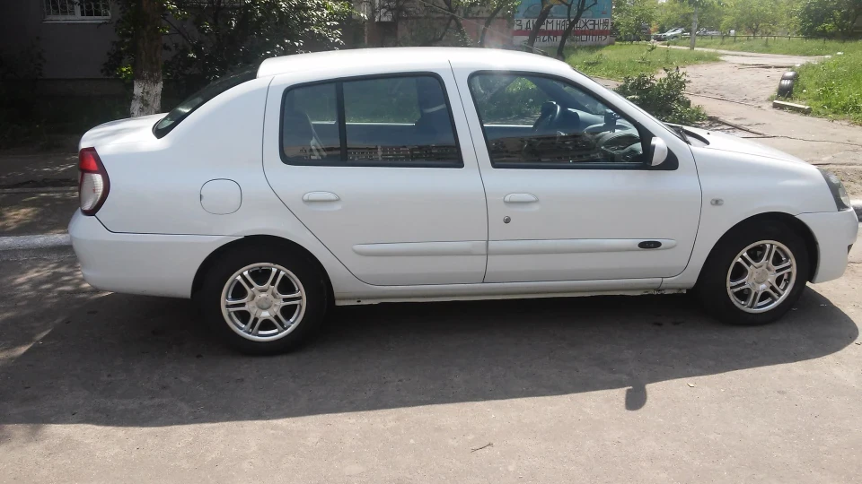 Renault Symbol Міський звір 4