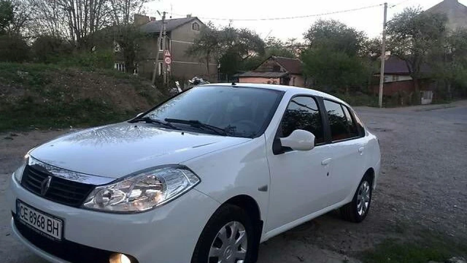 Renault Symbol II Білий Ведмідь