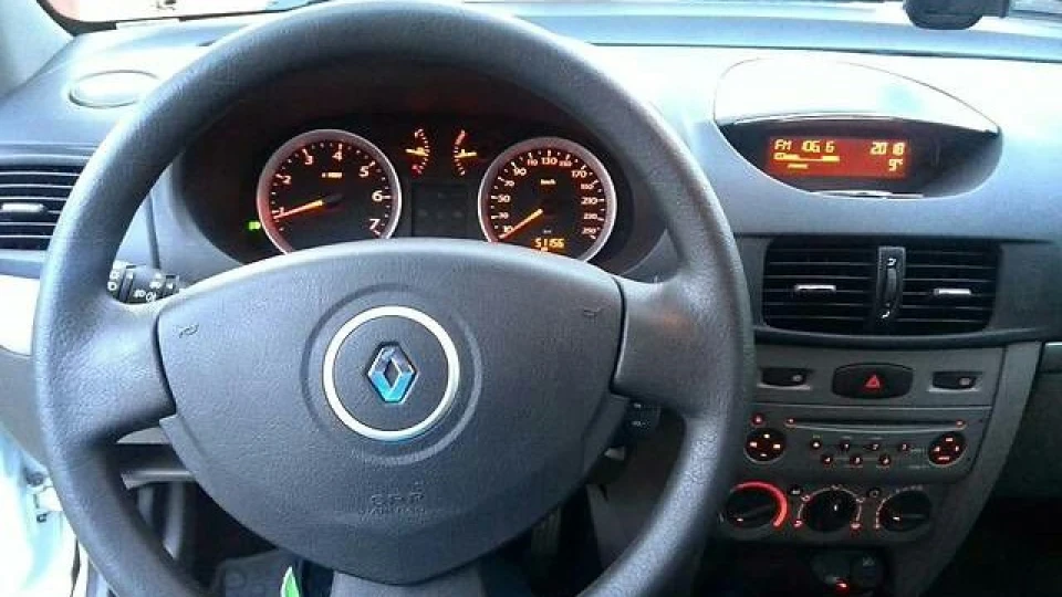 Renault Symbol II Білий Ведмідь 3