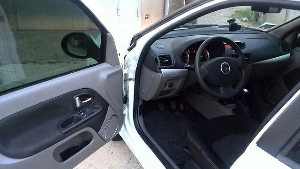 Renault Symbol II Білий Ведмідь 4