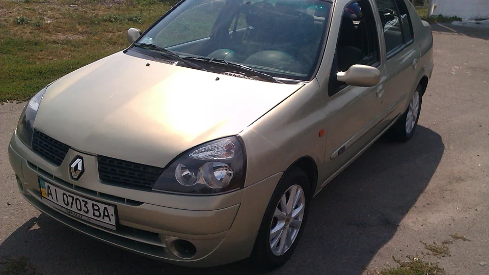 Renault Symbol кімнатний кросовер