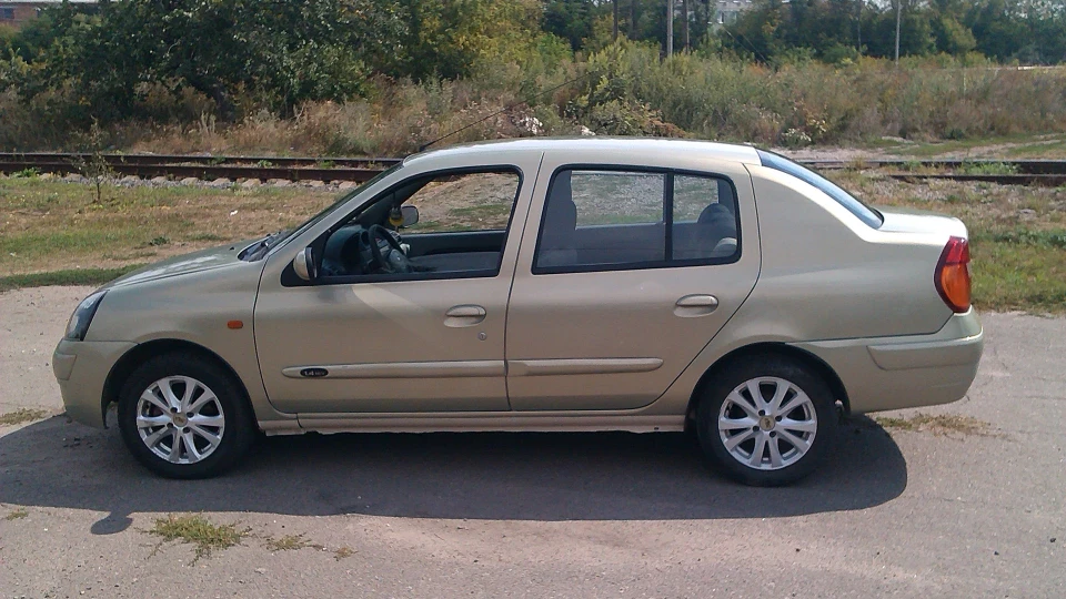 Renault Symbol кімнатний кросовер 2