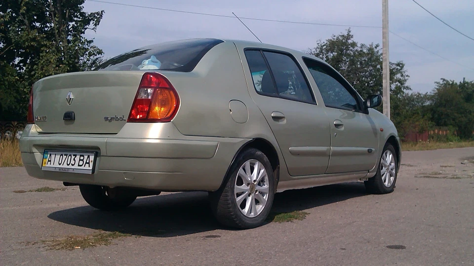 Renault Symbol кімнатний кросовер 4