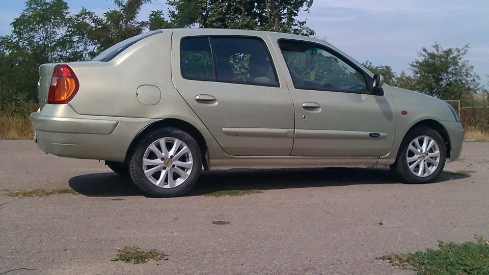 Renault Symbol кімнатний кросовер 5