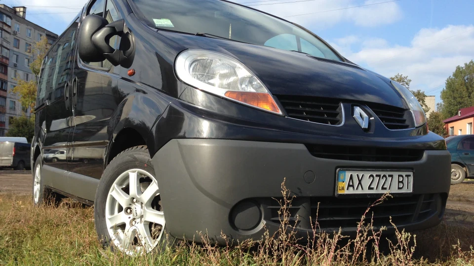 Renault Trafic 2.0 чорноокий брюнет 2