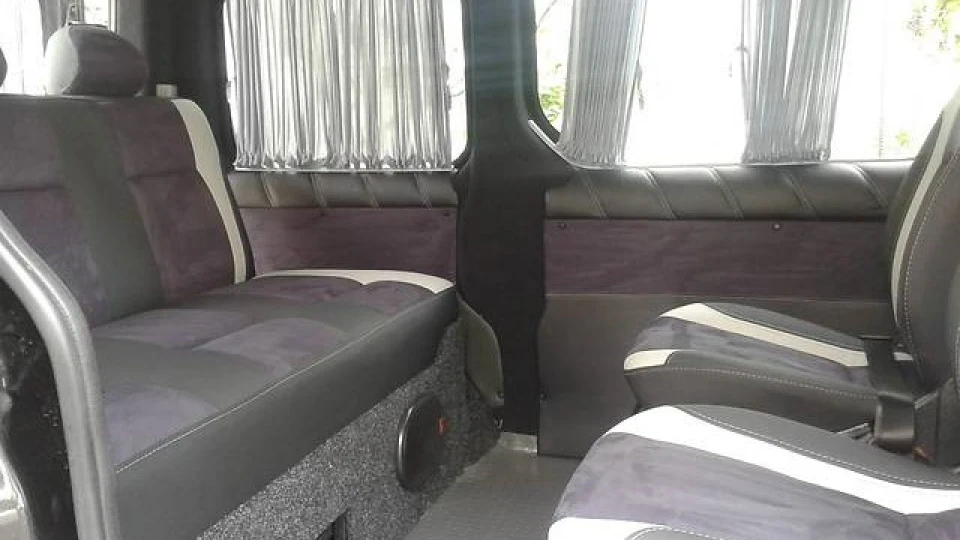 Renault Trafic 2.0 чорноокий брюнет 4