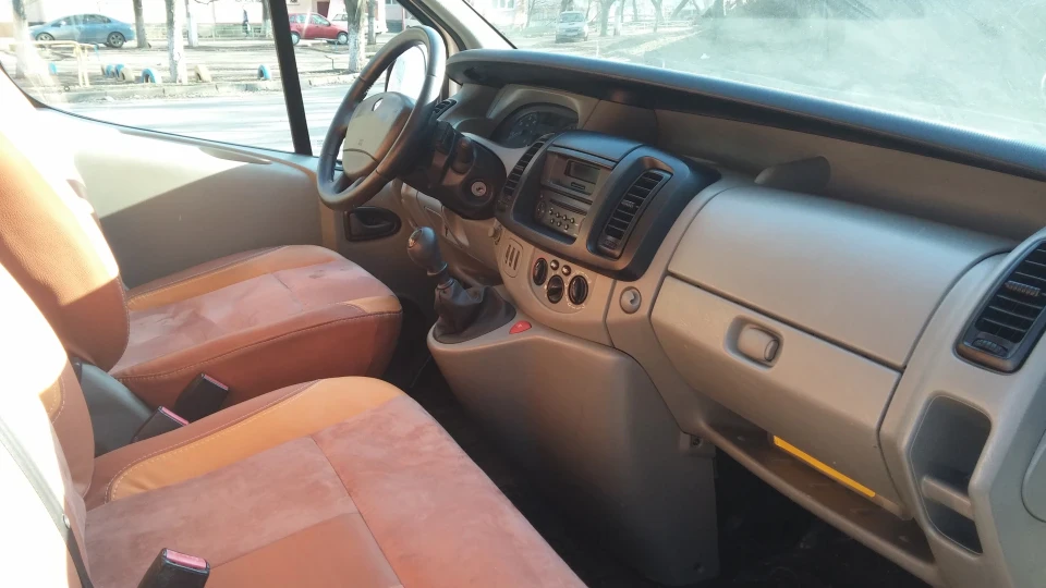 Renault Trafic 2.0 dCi 115 5