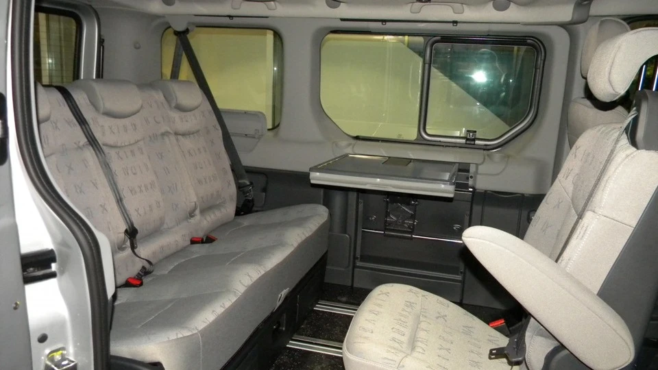 Renault Trafic 2,0 Dci, срібло 2