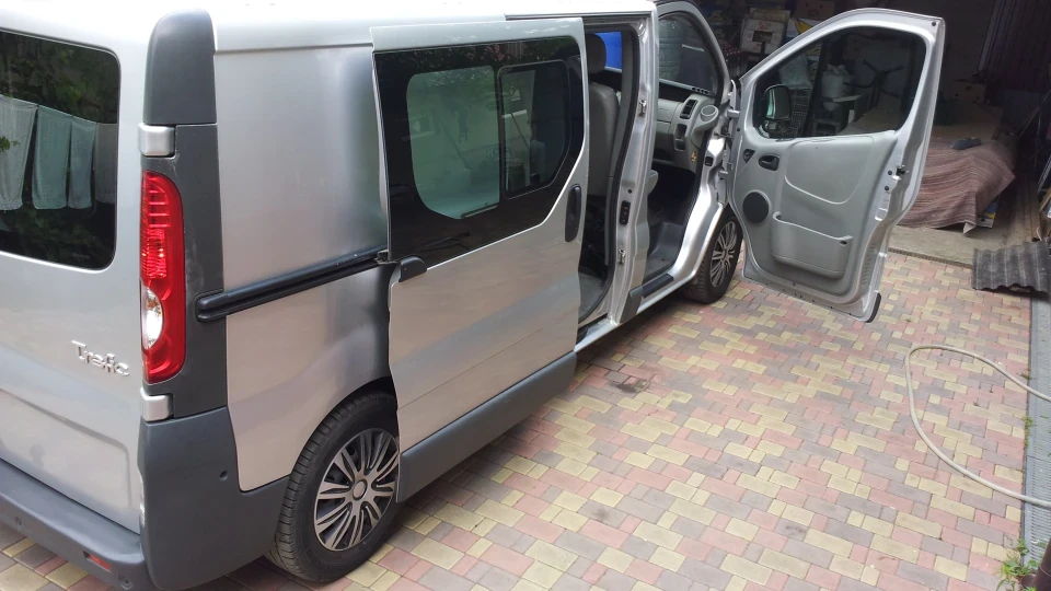 Renault Trafic 2.5 турбо 4