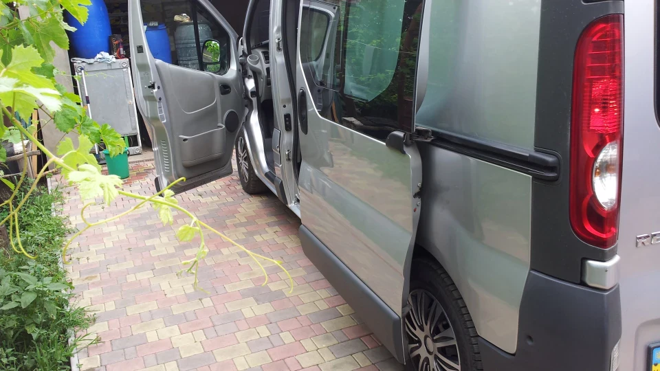 Renault Trafic 2.5 турбо 5