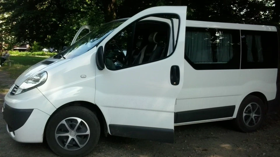 Renault Trafic Біла 2.0 турбо 2