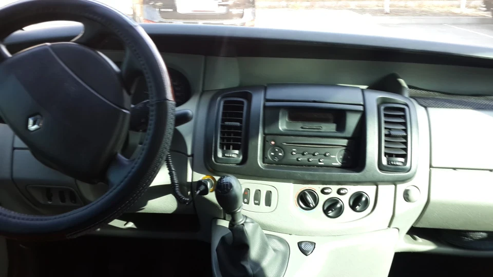 Renault Trafic біленький трафік 2