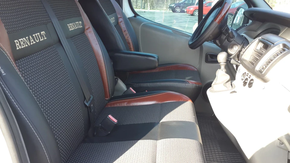 Renault Trafic біленький трафік 3
