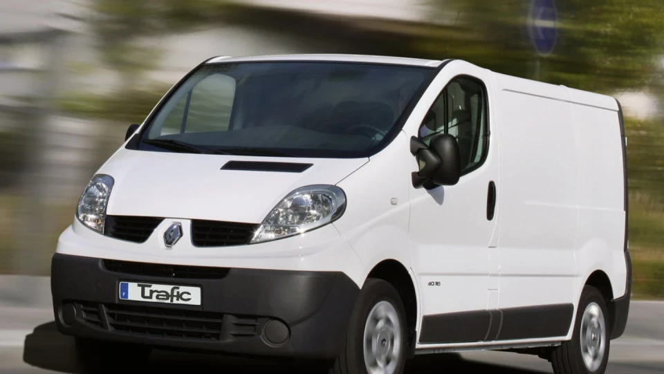 Renault Trafic білий металік 2.0 турбо 2