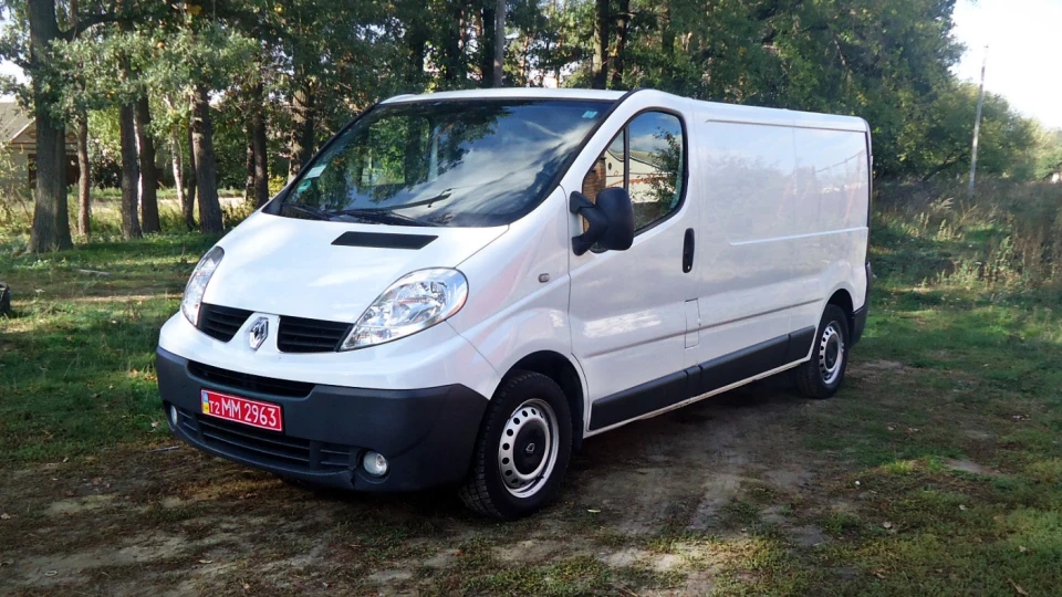 Renault Trafic Бензинова няшка 2