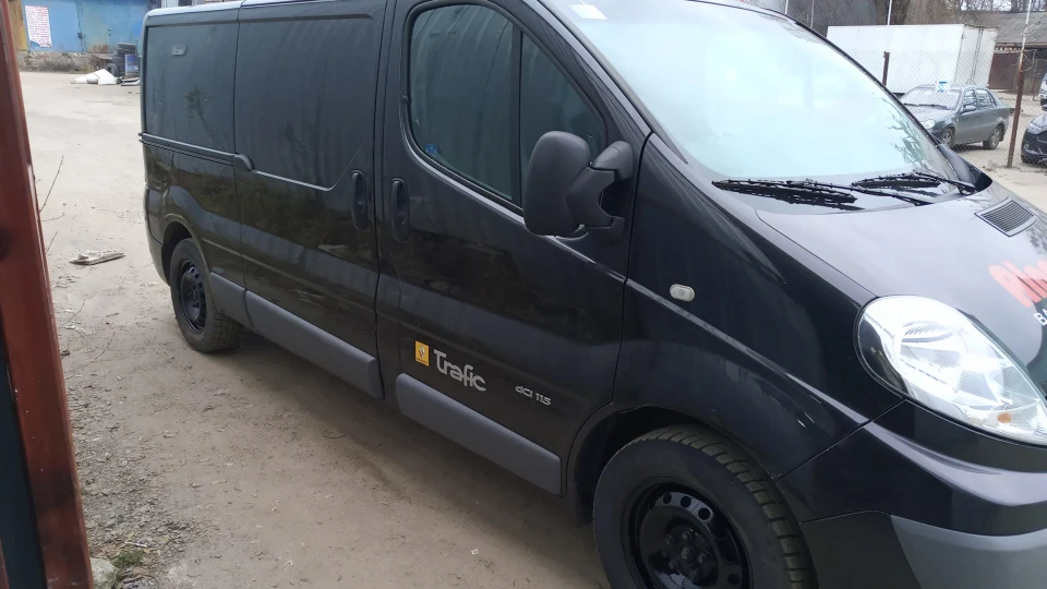 Renault Trafic Чорний 2.0 клімату.