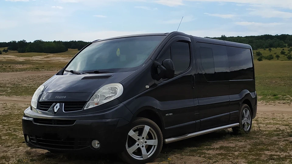 Renault Trafic Чорний танк